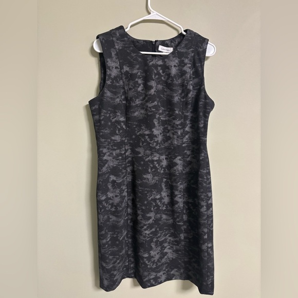 Calvin Klein Size 14 Black Grey Printed Sleeveless Sheath Dress Knee Length - Picture 1 of 7